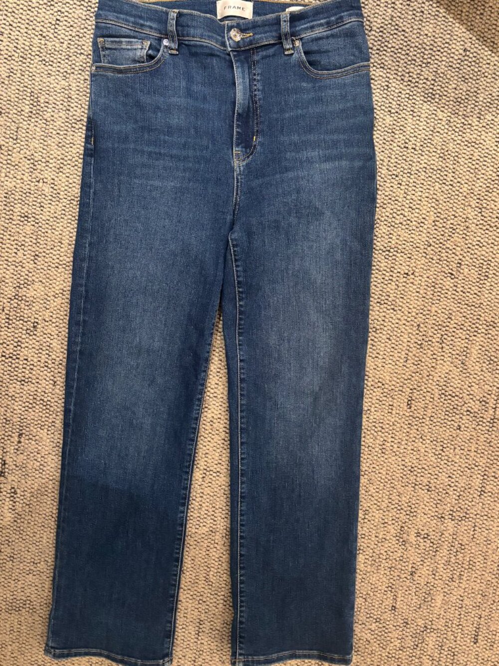 FRAME - Le Sleek Straight jeans in Femma
